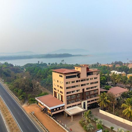 Sterling Karwar Hotel Bagian luar foto