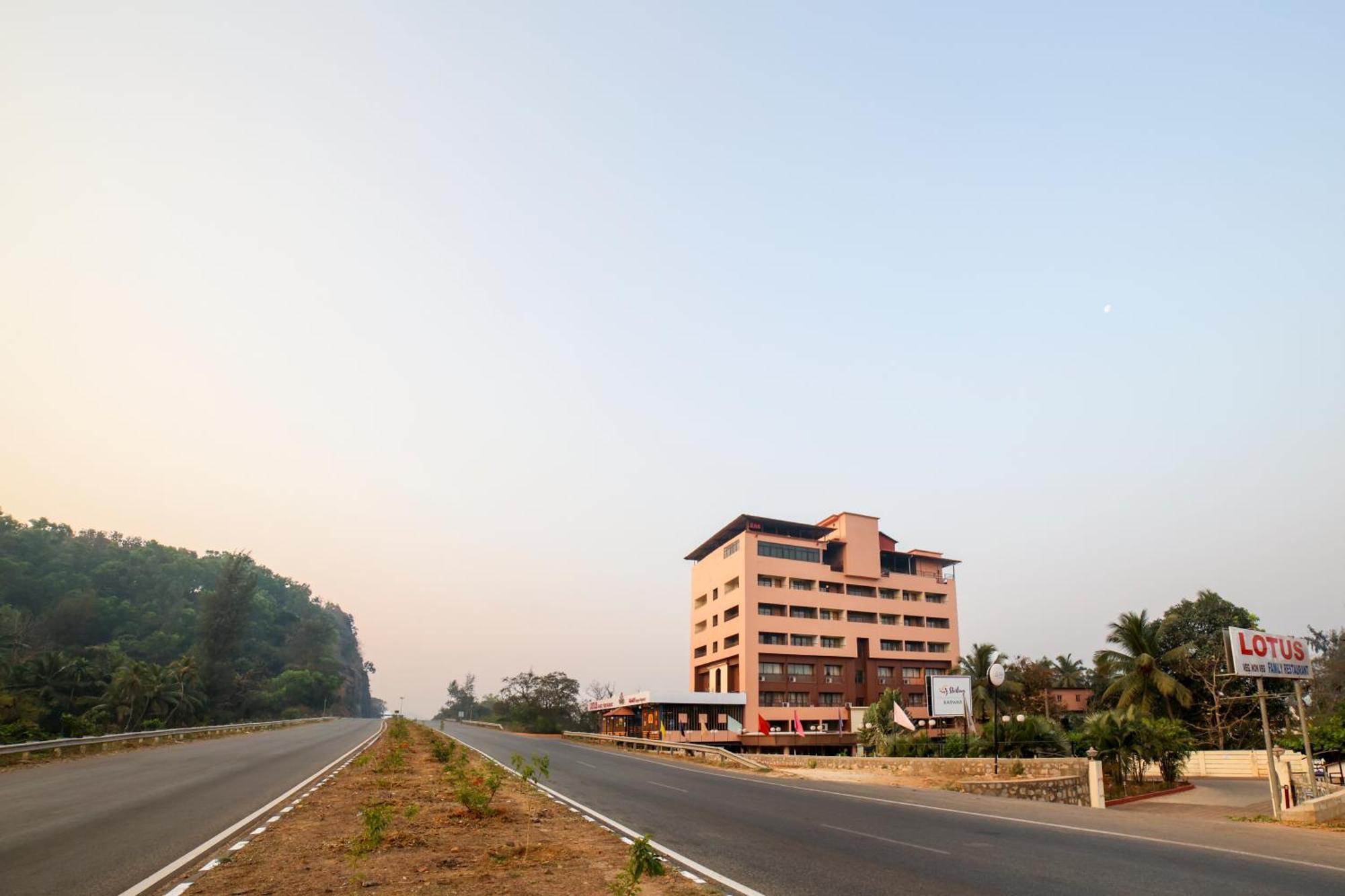 Sterling Karwar Hotel Bagian luar foto