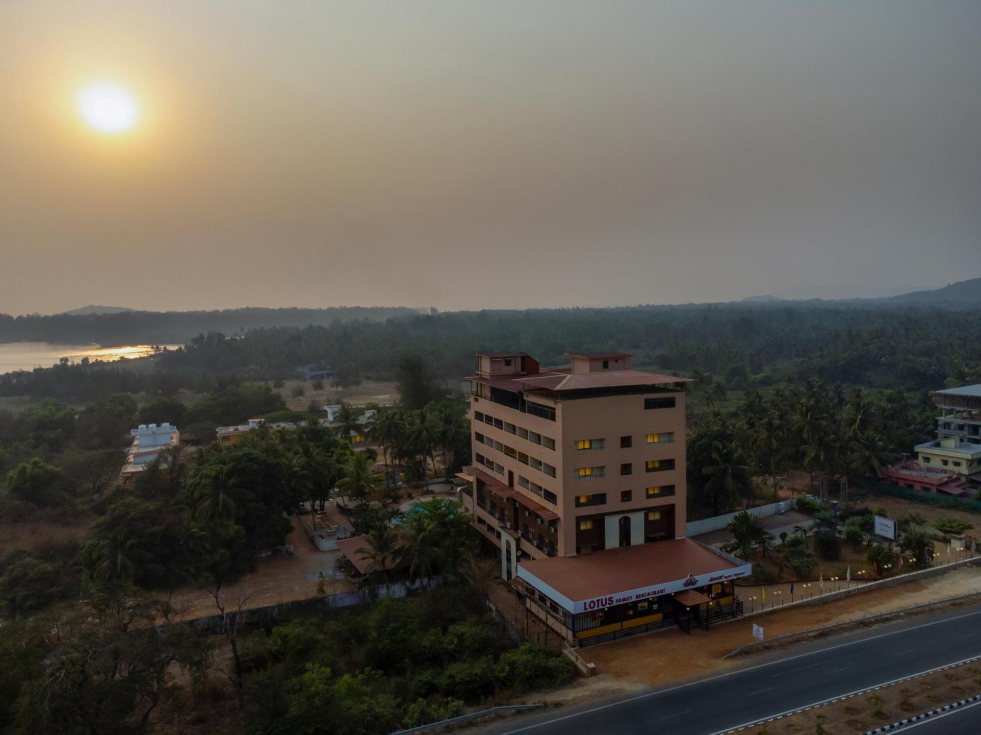 Sterling Karwar Hotel Bagian luar foto
