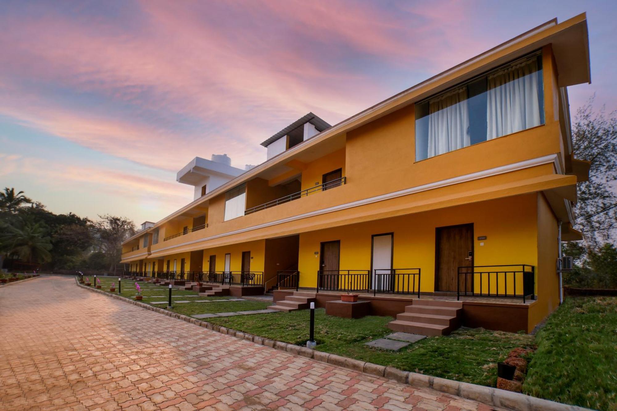 Sterling Karwar Hotel Bagian luar foto