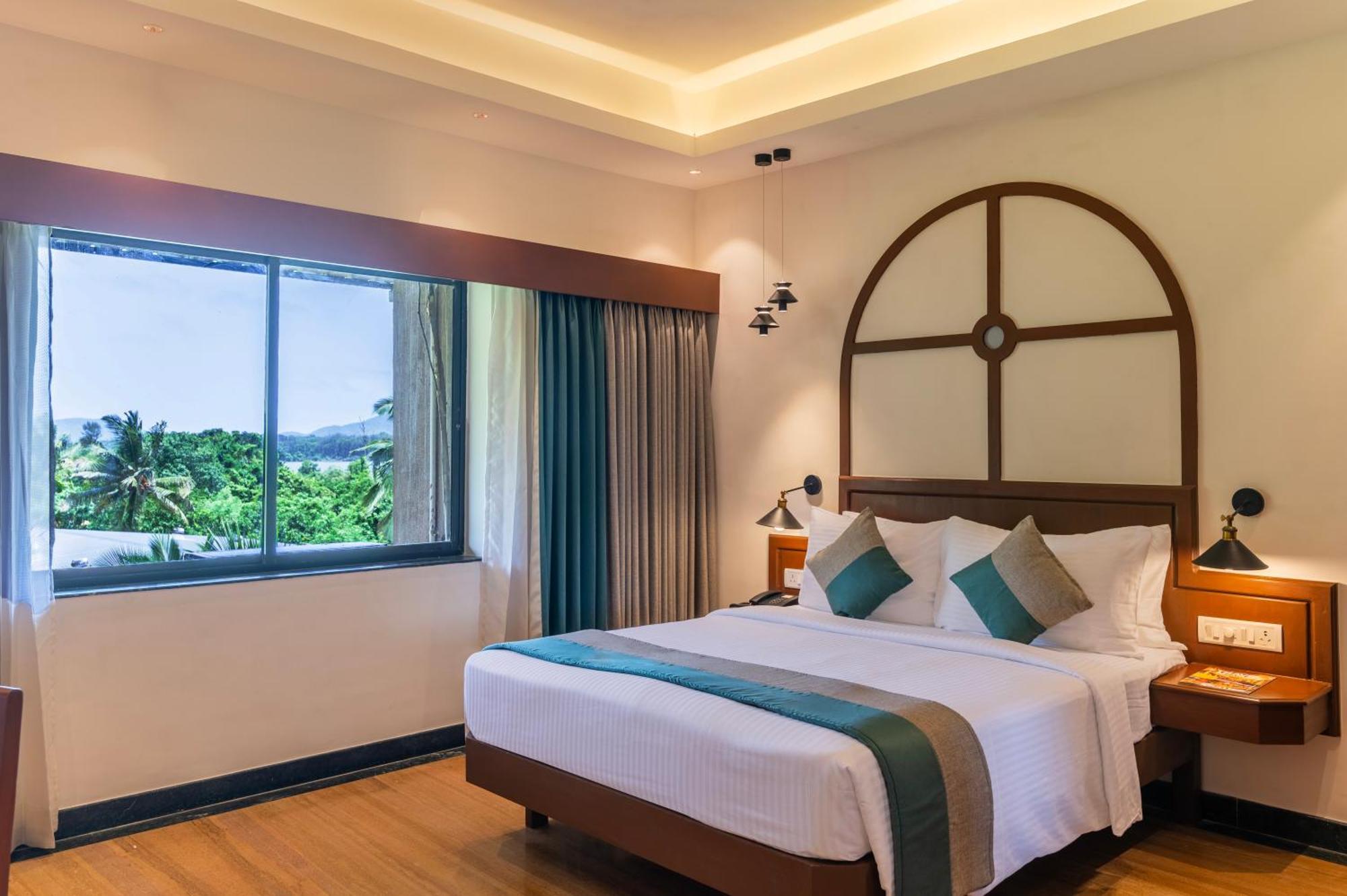 Sterling Karwar Hotel Bagian luar foto